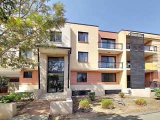 View profile: Superb Modern Unit! Outstanding Location!