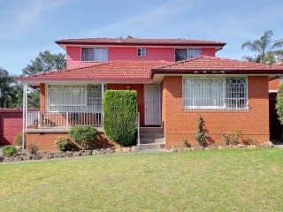View profile: Massive 5 bedroom home- Close to Schools & transport