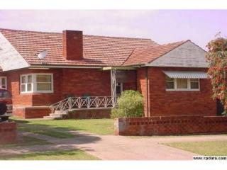 View profile: Three Bedrooms ! Walk to Station !