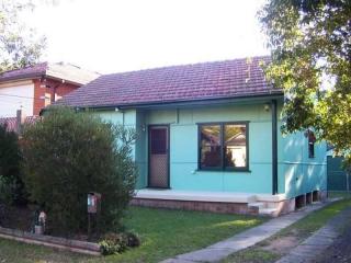 View profile: New Kitchen & Bathroom! 5 Minutes to Station!