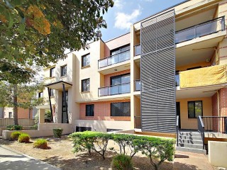 View profile: Superb Modern Unit! Outstanding Location!