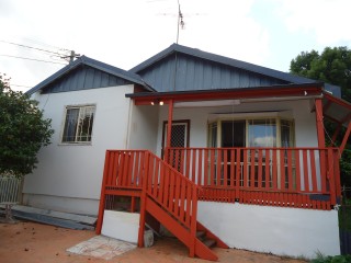 View profile: Great 4 bedroom Home with Air Conditioning