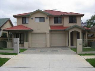 View profile: Luxurious Family Home Close to Station! 