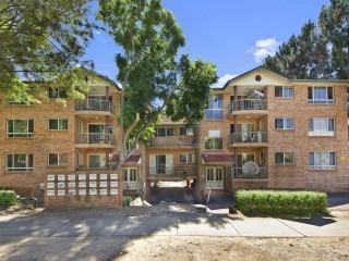View profile: Easy Stroll to Shops & Station!